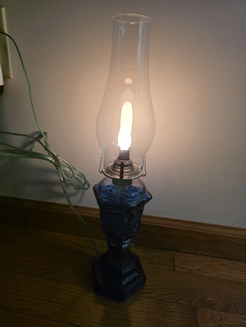 Vintage Findley Cobalt Blue Queen of Hearts Converted Oil Lamp w/Shade